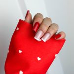 Mouw in blazerstijl, valentijnsrood met witte hartjes